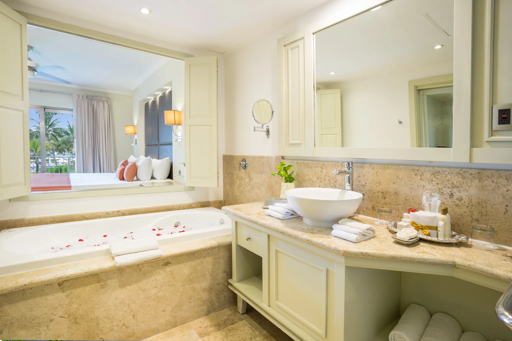 DRETU-DLX-OV-BATH-AP