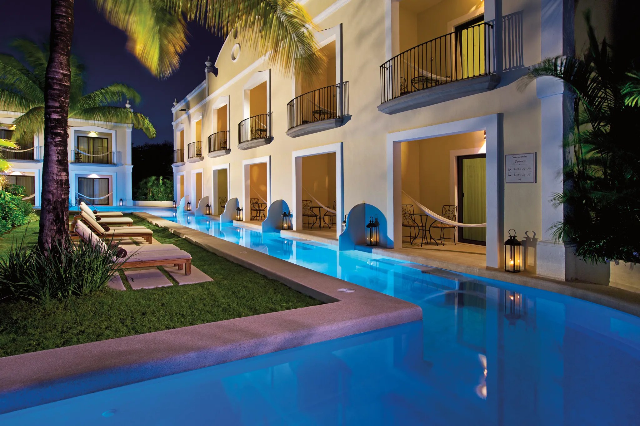 DRETU-EXT-Swimout-Suites-Night-2-CB