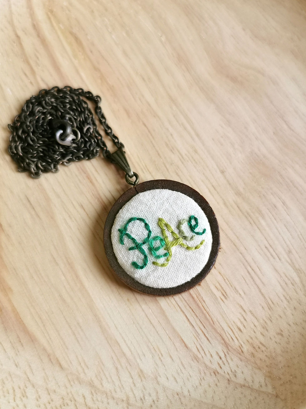 Thumbnail: 小小手工刺繡項鍊【愛 和平 希望】