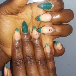 Still crushing on this ombre nails😍