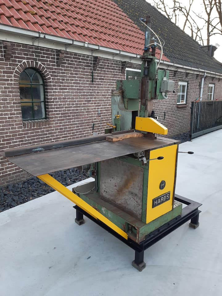Thumbnail: Grote Harbs automatische afkortzaag (hout)