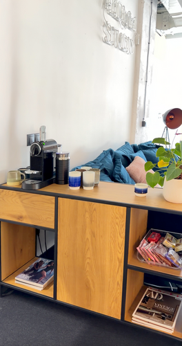 COFFEE MACHINE AND SNACKS