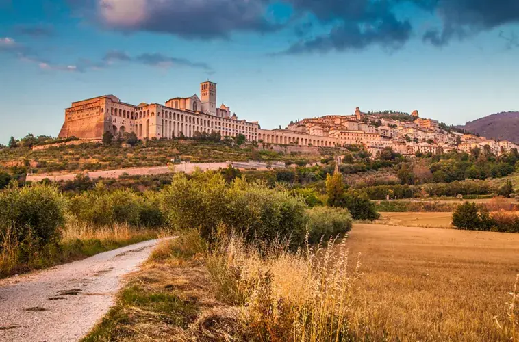 20210518155205-03-assisi-umbria-shutterstock-303283805.webp