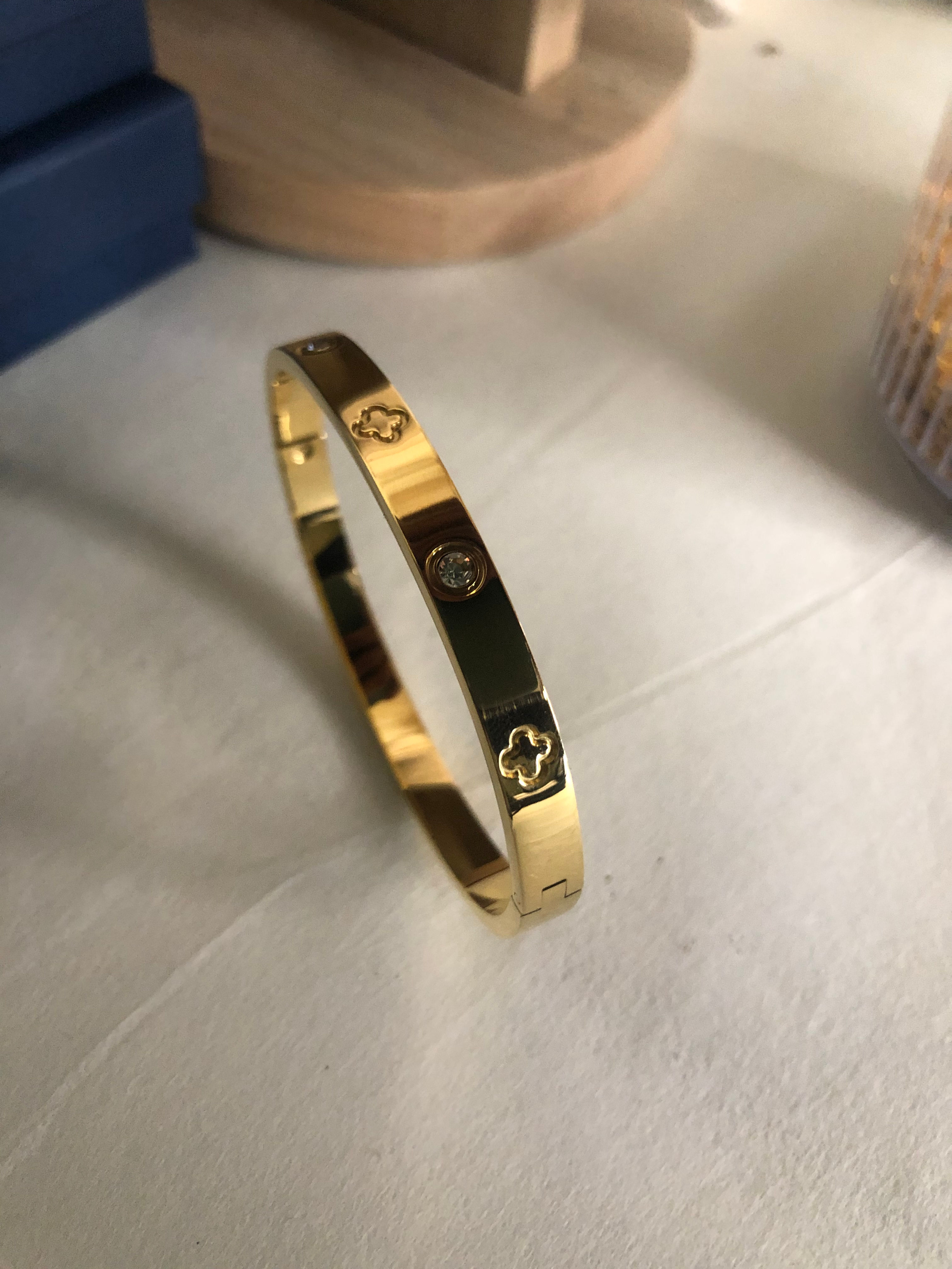 Screw Lock Minimal Bangle