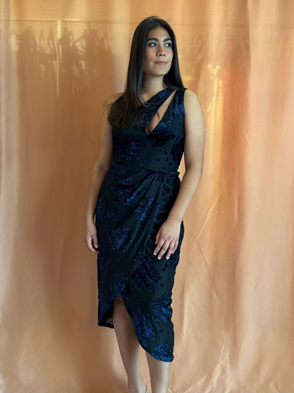 0204 Negro floreado Midi