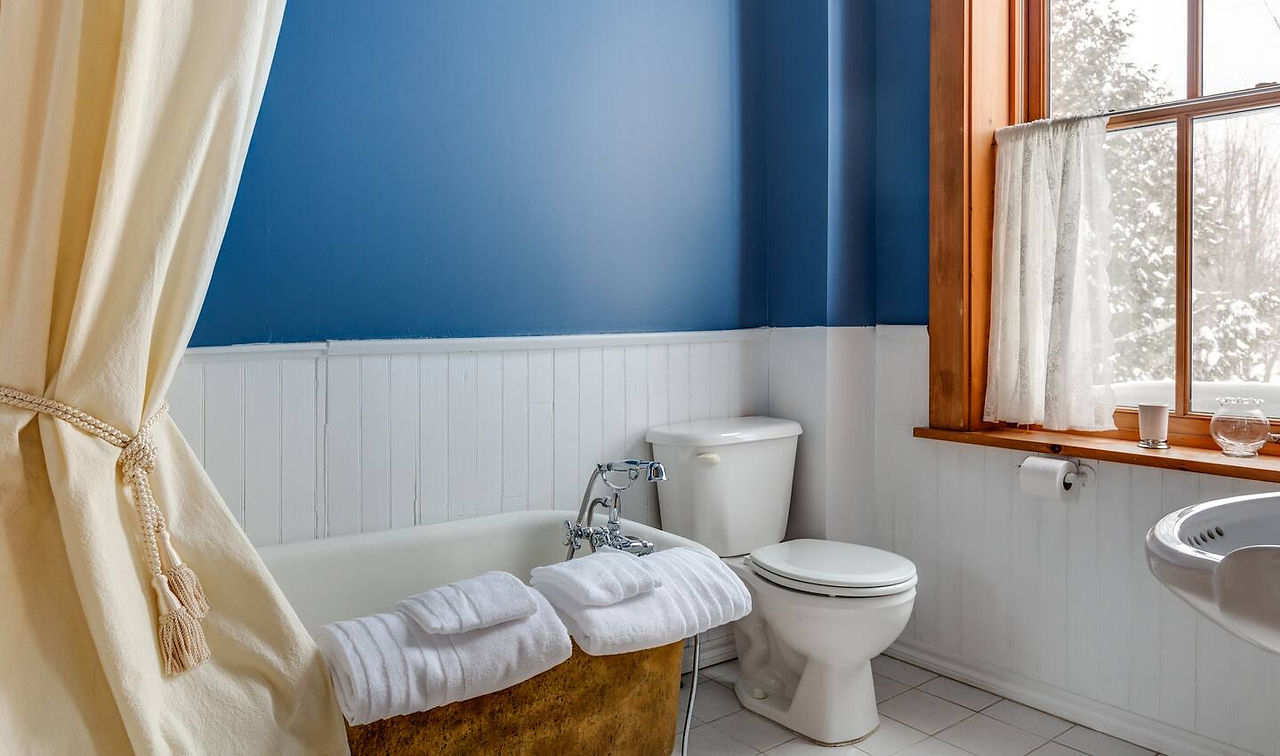 Room 2 bathroom