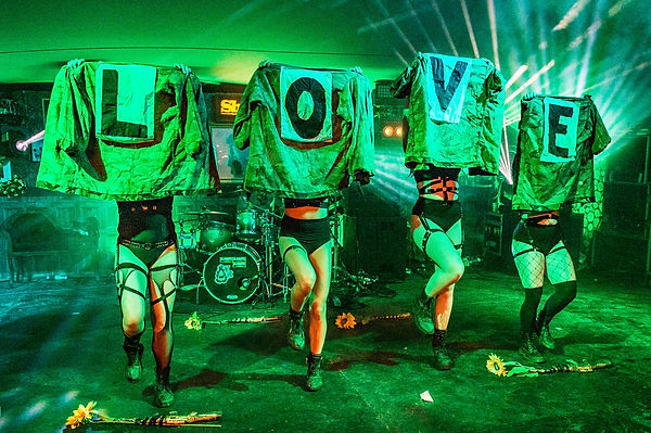 Slamboree girls loving the festival gig