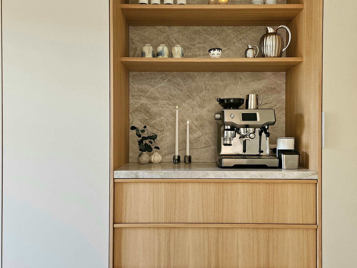 Harmonious tones · hand-selected quartzite & natural materials · detail 1