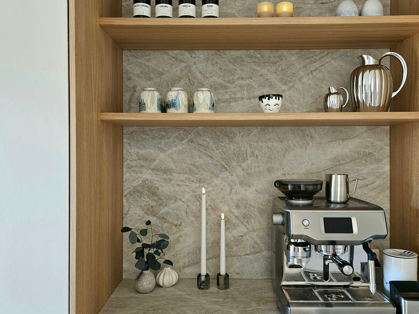 Harmonious tones · hand-selected quartzite & natural materials · detail 6