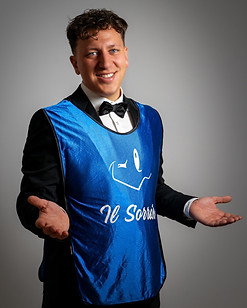 Riccardo Rossi performer,cantautore,cantante,intrattenimento eventi,intrattenimento cerimonie, animatore eventi, animatore cerimonie,saltimbanco, animazione eventi,animazione cerimonie, Scheggia animatore