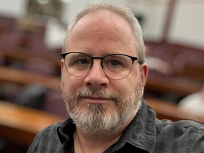 האם באמת הרובוטים עומדים להחליף אותנו?
חלק 13 - שלושת הגלים: מהמעבדה דרך הסלולרי אל ליבת הארגון / יניב אלטרס