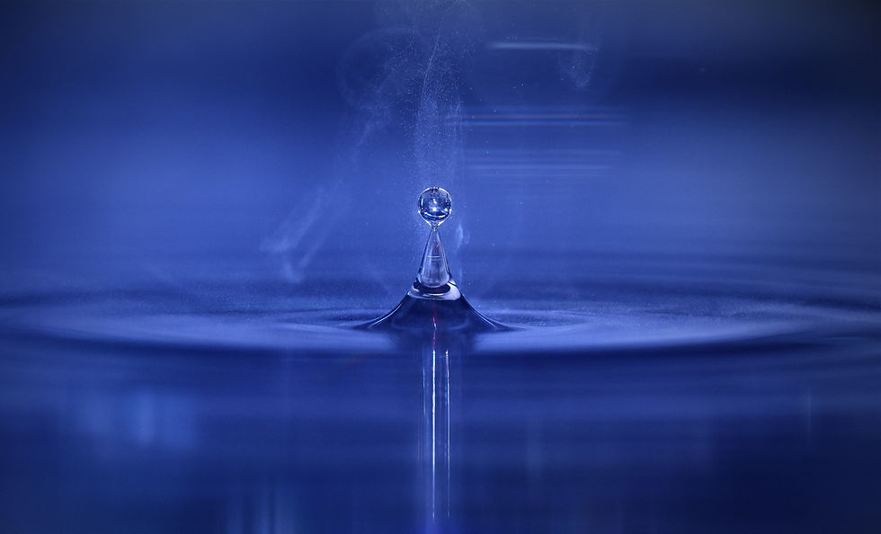 A drop tries to escape the acoustic radiation force (Credits: F. Sisombat)