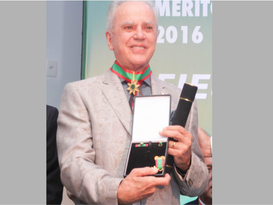 NINFO KÖNIG RECEBE ORDEM DO MÉRITO INDUSTRIAL, DA FIESC