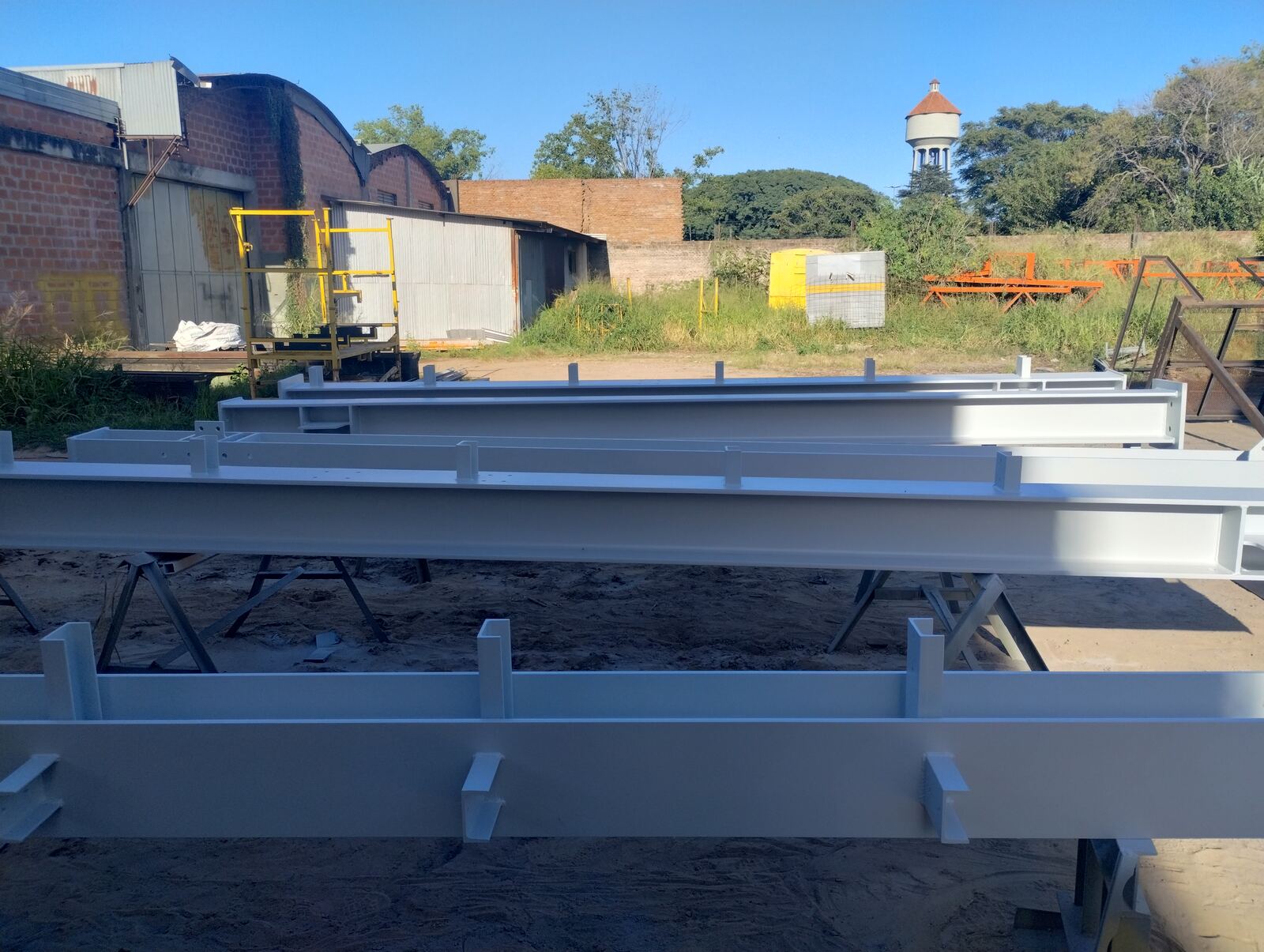 Estructura edificio aceite y lodos para Ternium