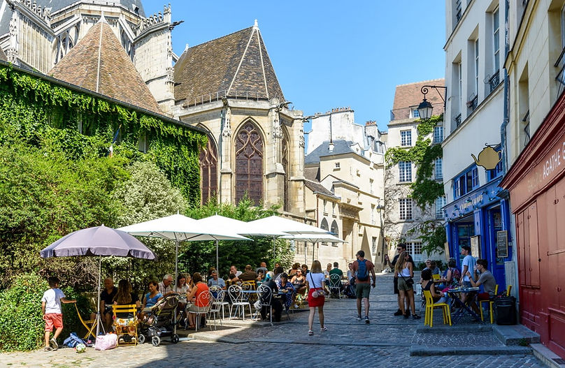 quartier-du-marais-a-Paris-eglise-paris-chimeres.jpg