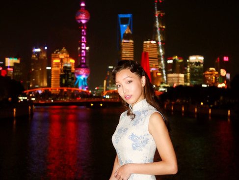 2025年8月穿民國風旗袍妝造, 拍攝於上海外灘乍浦路橋背景為上海三件套、東方明珠塔及外白渡橋, 上海外灘夜景時間, 上海 外灘拍照 點, 上海外灘景點, 上海外灘地圖, 上海外灘拍照攻略