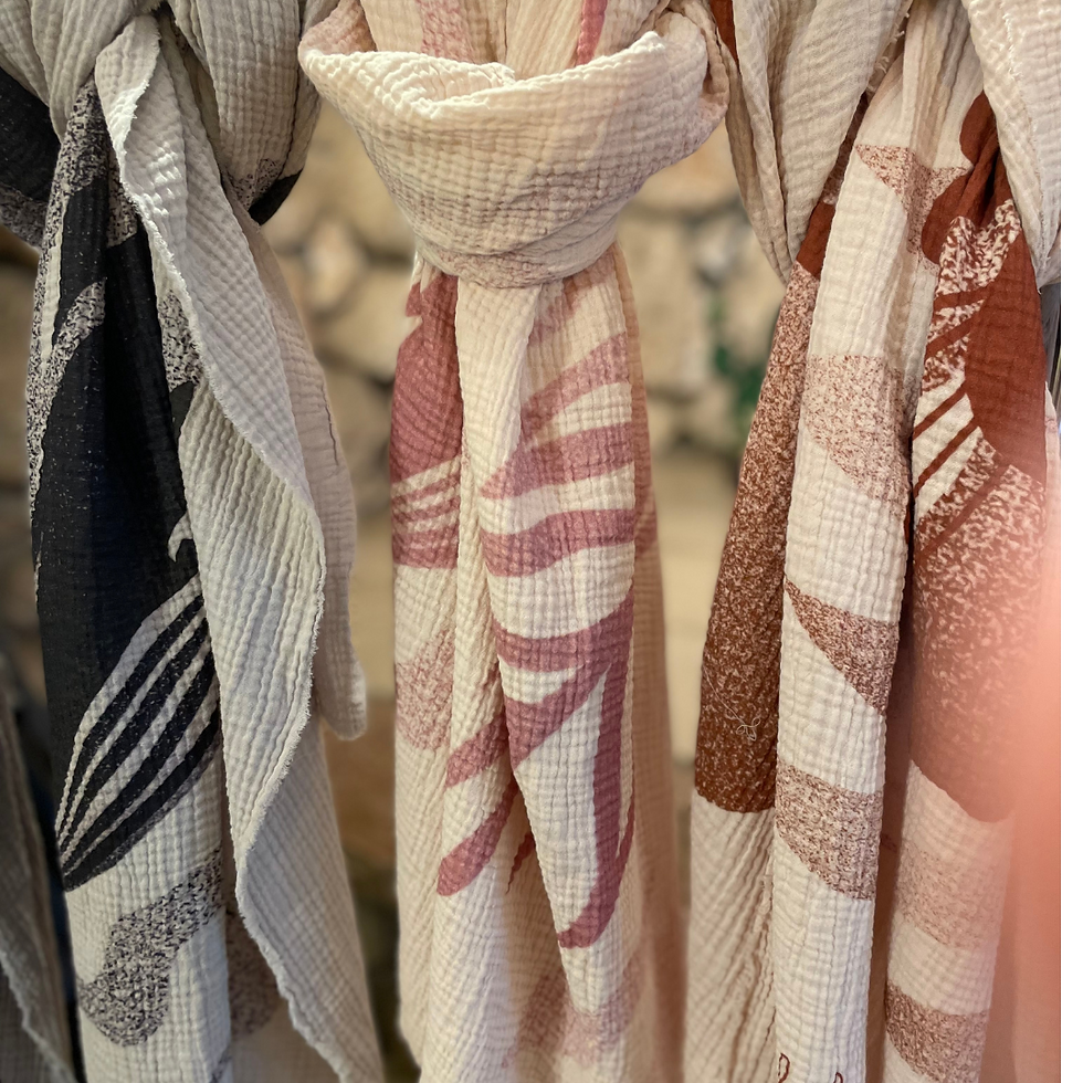 Thumbnail: The whale song L - Pink reef on nude