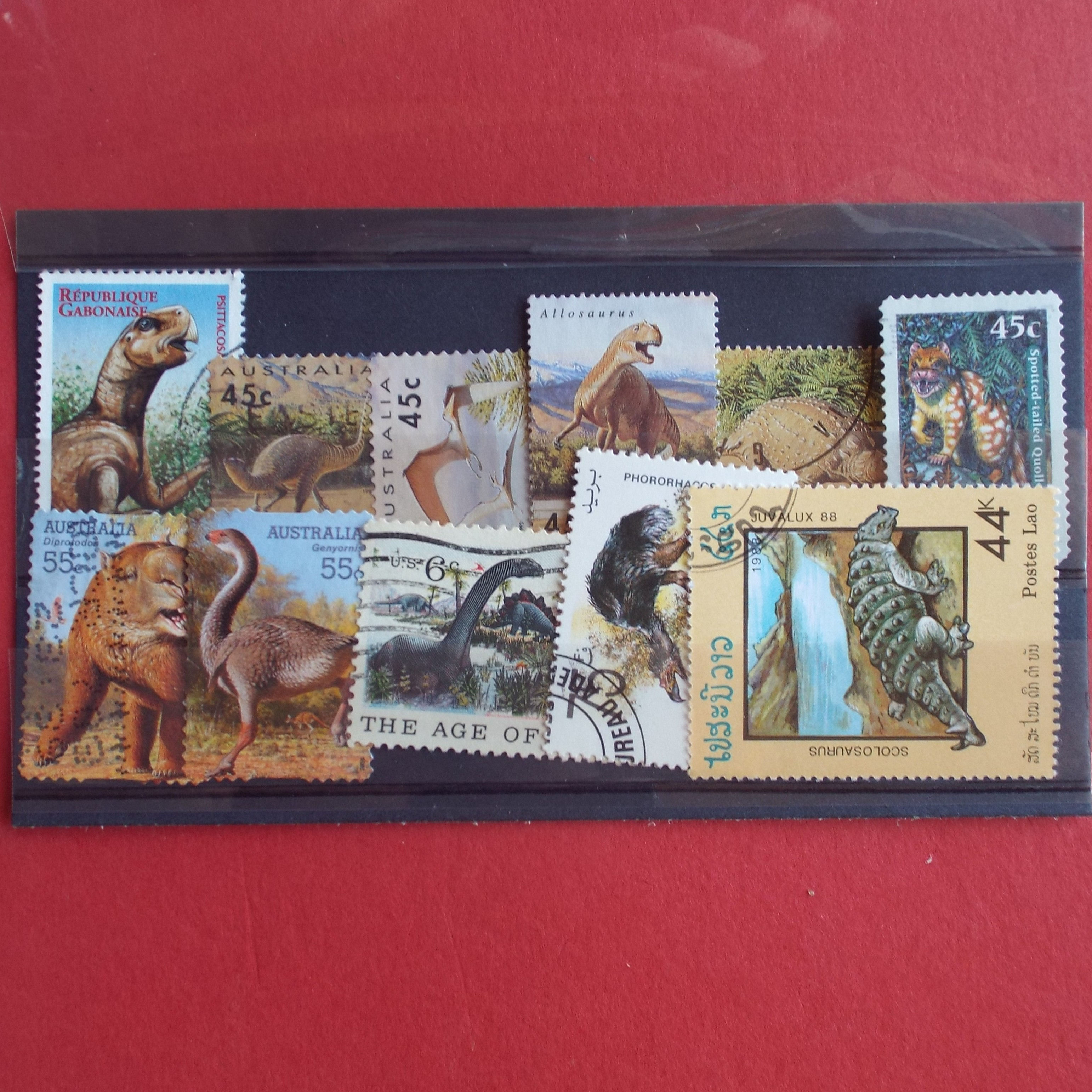 Thematics - Dinosaurs - 11 stamps - Mixed World - no duplication