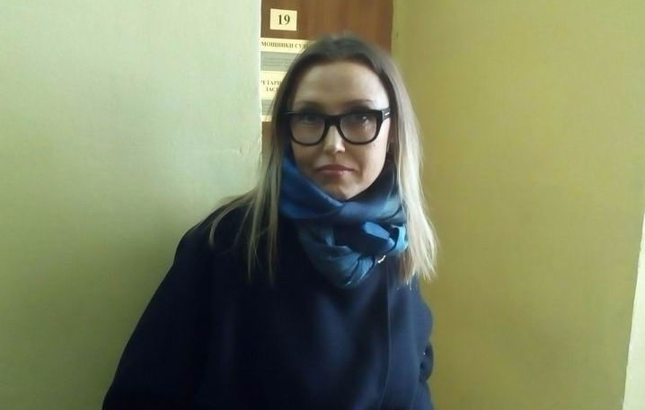 Предприниматель Вера Шулькова в коридоре суда