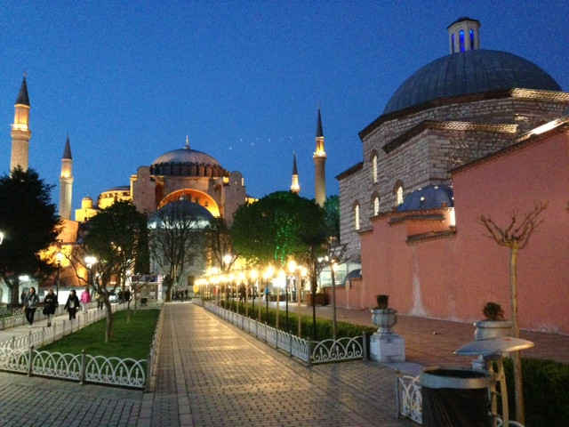 The Longest 6-Hour Layover Ever: My Istanbul Experience