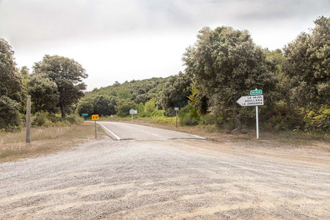 Eine spanische Straße endet im französischen Grenzgebiet der Pyrenäen
