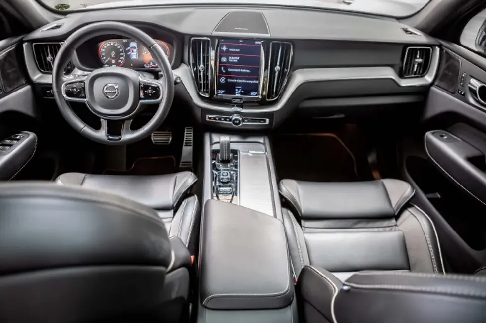 Miniatura: Volvo XC60 T8 2021