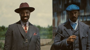 Michael B Jordan como los gemelos Smoke y Stack en una escena de Sinners. 