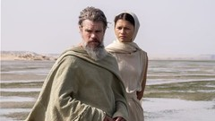 Odiseo (Mat Damon) y la Diosa Atenea (Zendaya) en una escena de La Odisea.