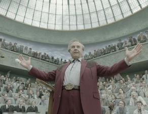 Un hombre frente a una audiencia