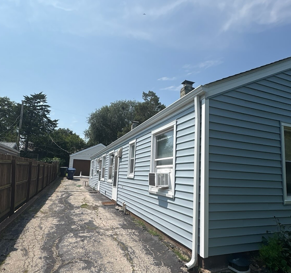Completed vinyl siding replacement on a St. Louis home