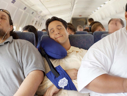 How To Sleep Comfortably in a Plane’s Middle Seat
