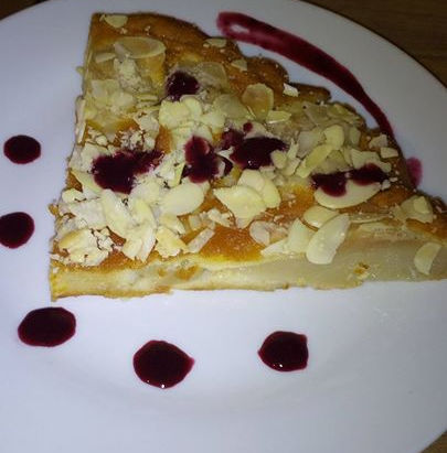 Tarta cu pere si migdale