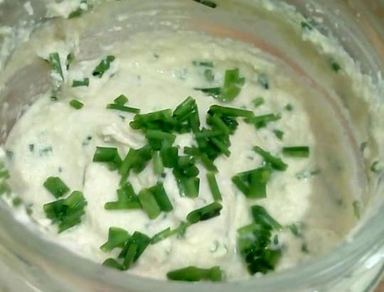 Branzica caju cu chives verde