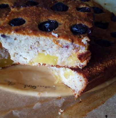 Tarta cu mango si afine