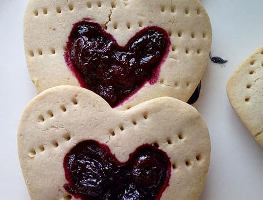 Biscuiti cu dulceata de visine
