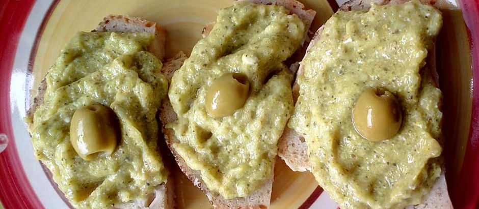Salata de dovlecel si castravete englezesc