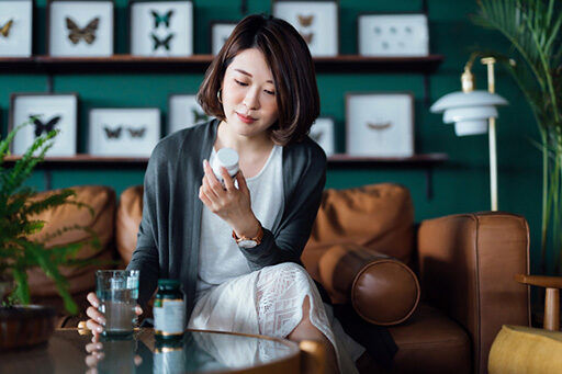 person-reading-bottle-512x341.jpg