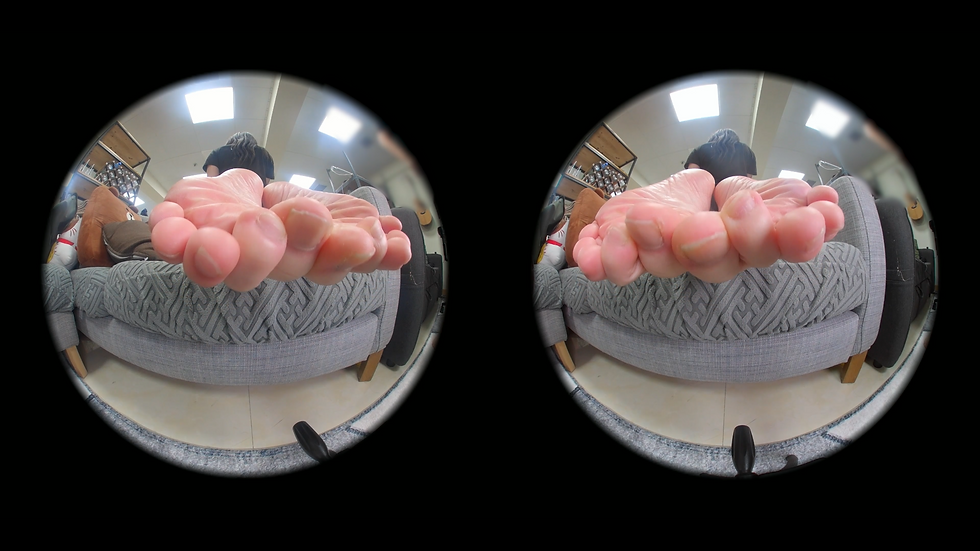 サムネイル： Amanda 3DVR 13 (Kneeling soles)