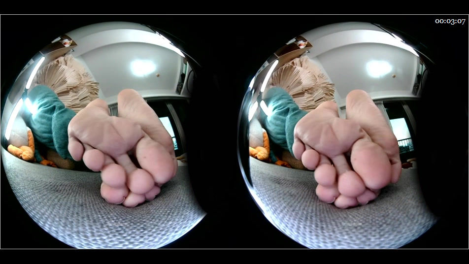 Thumbnail: Mona's resting feet (Tiny3D 08)