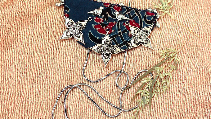 Under the collar Necklace - Silver