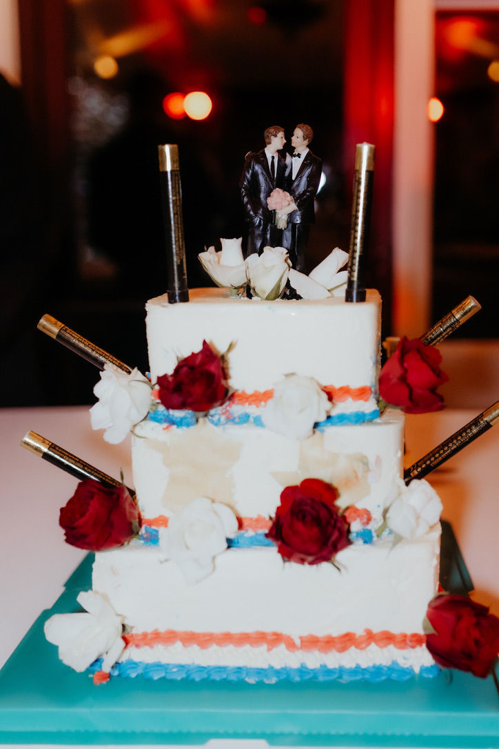 Le gâteau au mariage de James. Regardez bien - on y voit un petit Texas et une petite France!