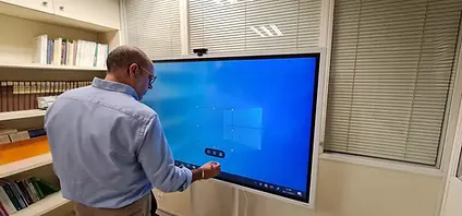 pantalla-interactiva-vnet-informatica.webp