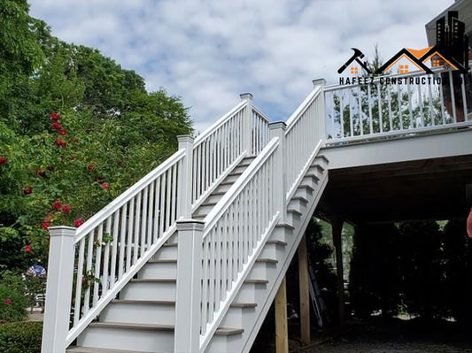 Trex deck with a stylish staircase