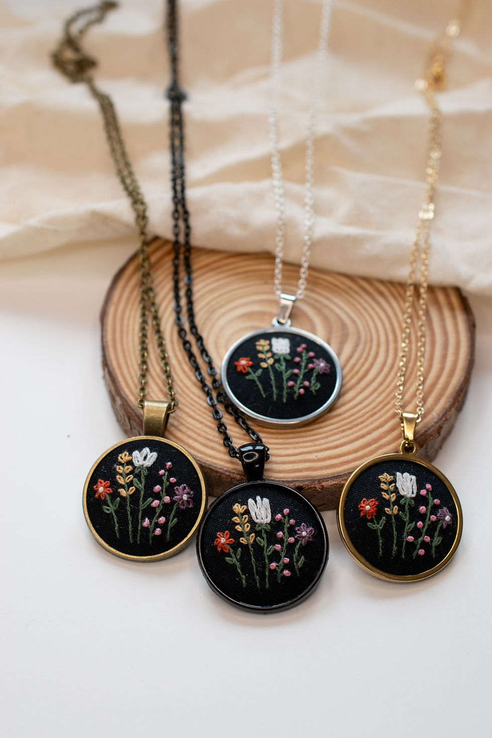 Thumbnail: Lesbian flag necklace
