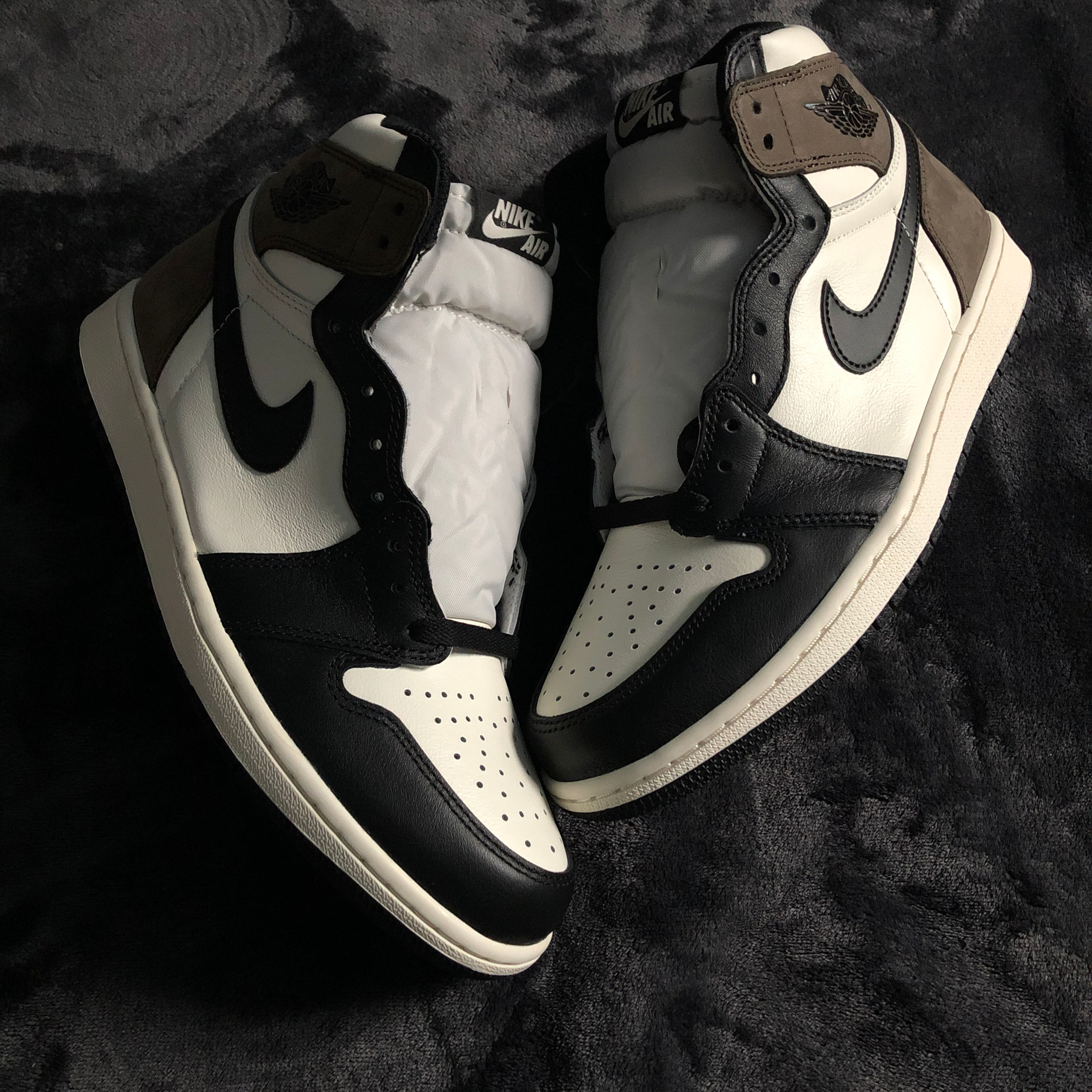 AIR JORDAN 1 RETRO "MOCHA"