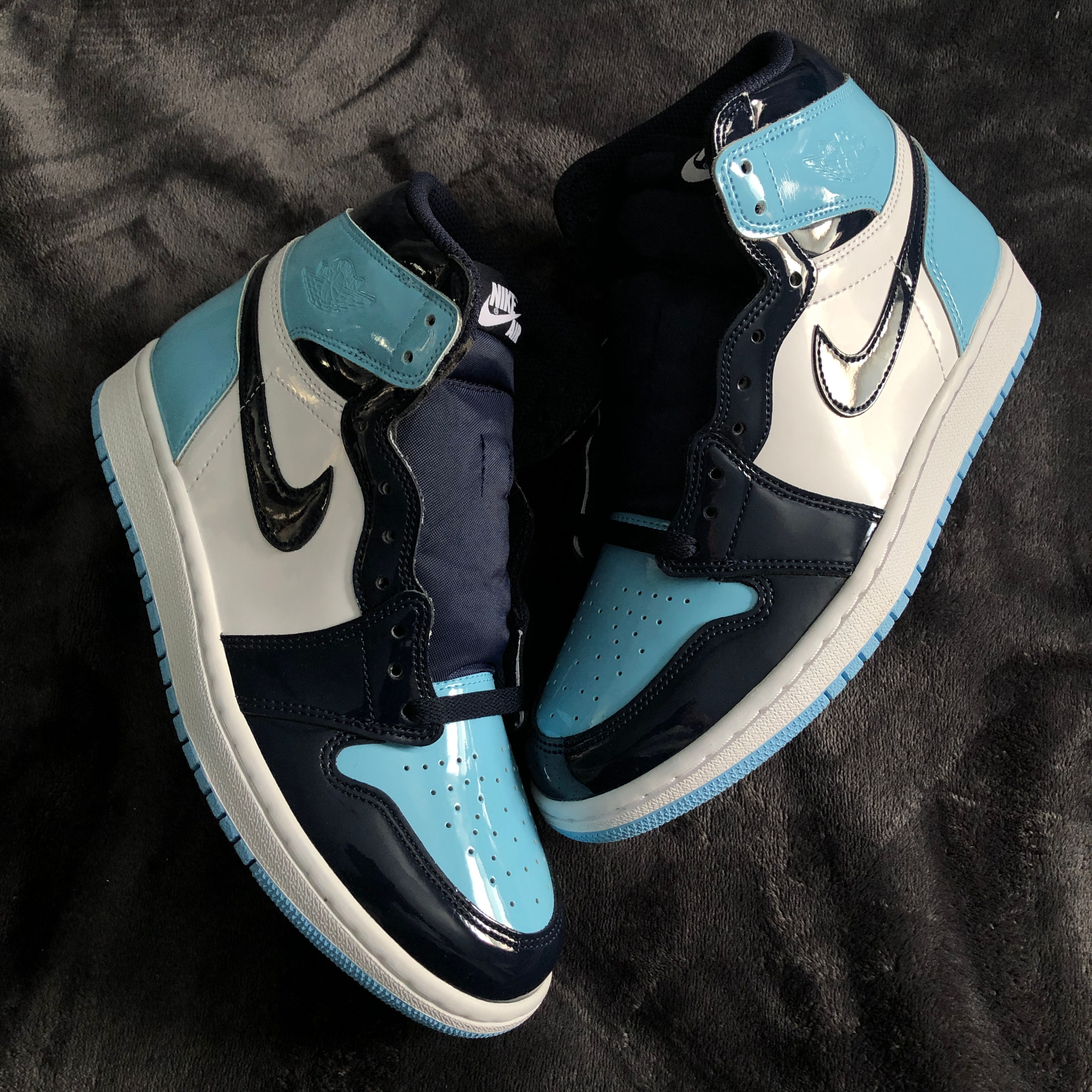 AIR JORDAN 1 RETRO "BLUE CHILL"