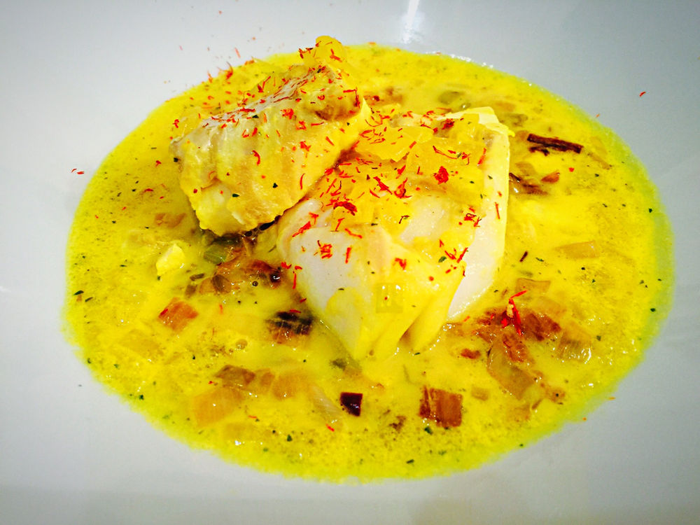 Dos de cabillaud poché sur fondue de poireaux