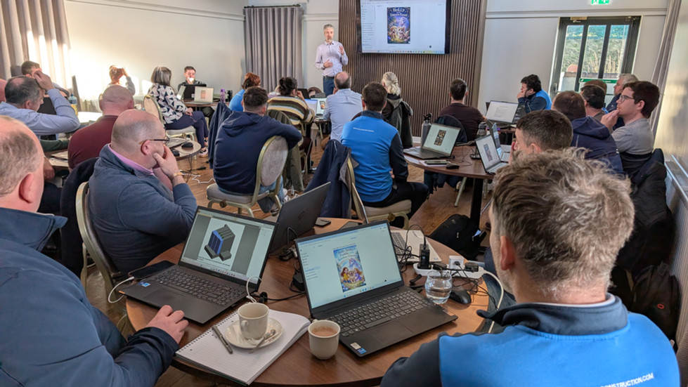 Audience discussing the capabilities of AI with the Consultant