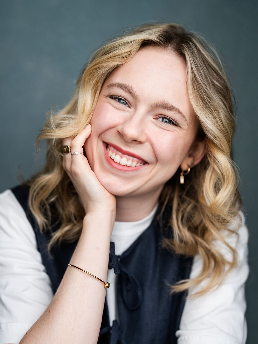 Portrait of Miss Amelia, dance teacher at Theative Performing Arts in Streatham, teaching ballet, acrobatics and musical theatre classes for children.