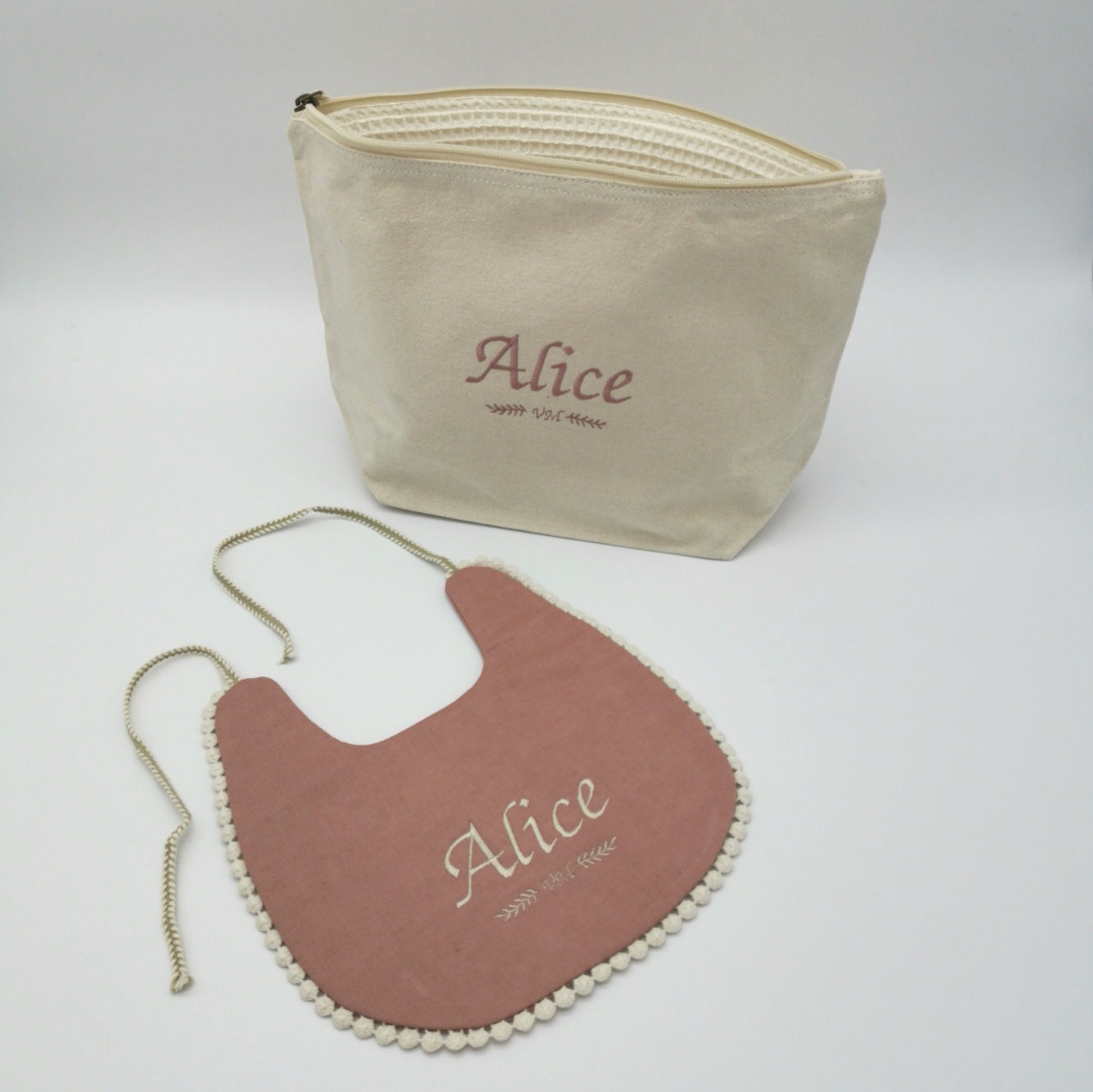 La trousse et son bavoir